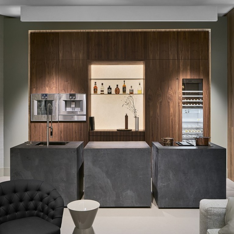 Futuristic Flat Where Hologram Butler Follows You To Bathroom And