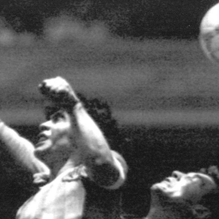 45+ Maradona Hand Of God Black And White Background