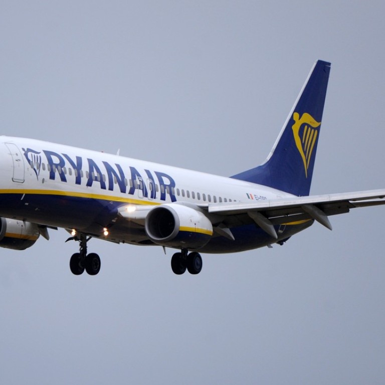 Ryanair Plane Landing - Cenfesse