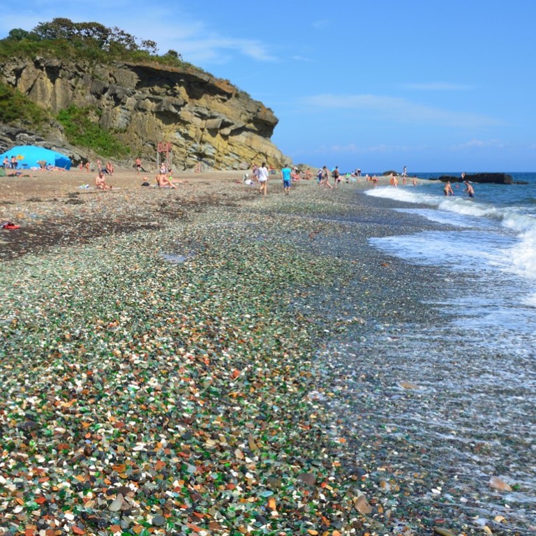 Chinese Tourists Accused Of Pinching Crown Jewels From