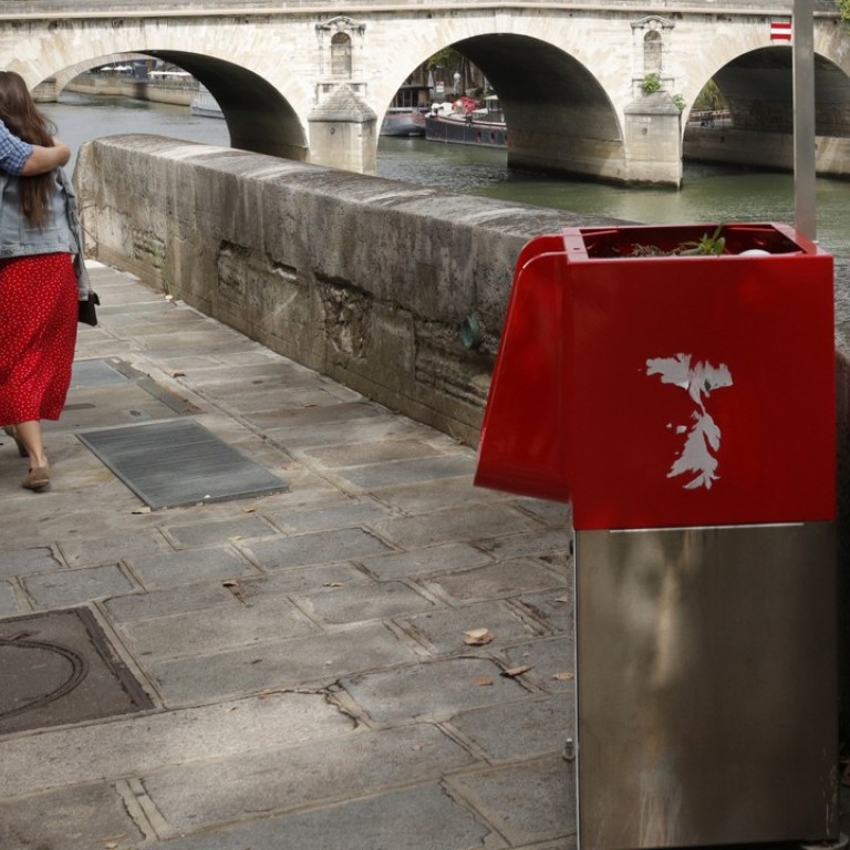 Loo with a view Paris peeved at very public ‘ecofriendly’ urinals