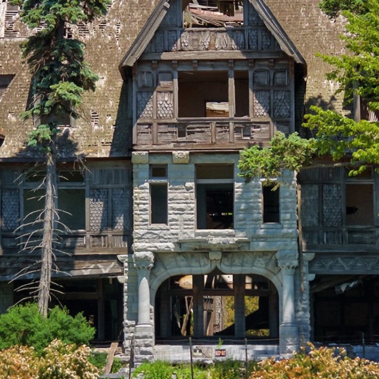 10 Abandoned Global Mansions That Were Once The Height Of