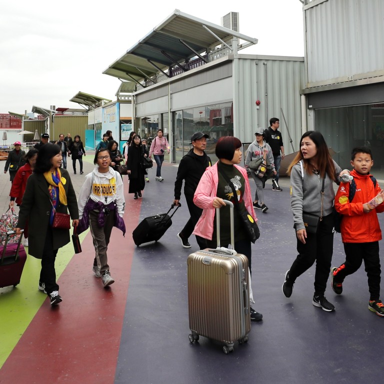 Arrival Of Mainland Chinese Tourists Brings Hope To Struggling Hong Kong Border Mall The Boxes