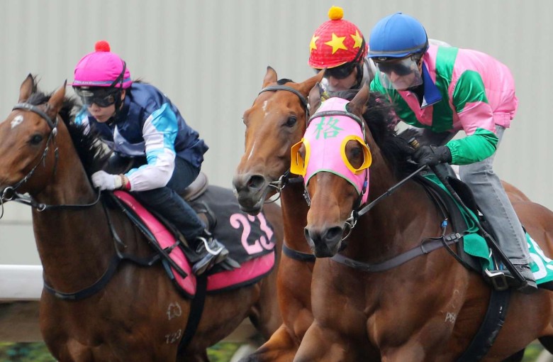 Aerovelocity (right) races up for a narrow, unconvincing victory in a barrier trial on Tuesday. Photo: Kenneth Chan