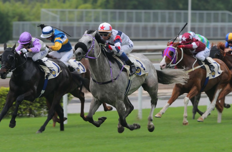 Roundabout races away to win at his first start comfortably. Photo: Kenneth Chan