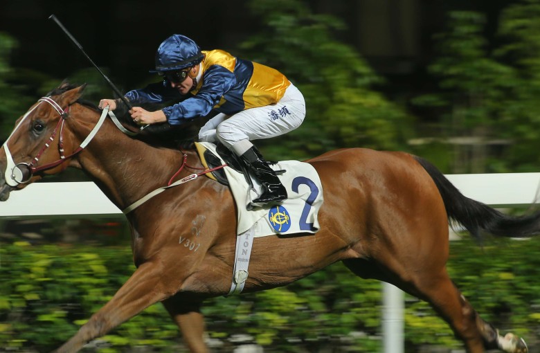 Zac Purton guides Sea Jade to victory at Happy Valley. Photos: Kenneth Chan
