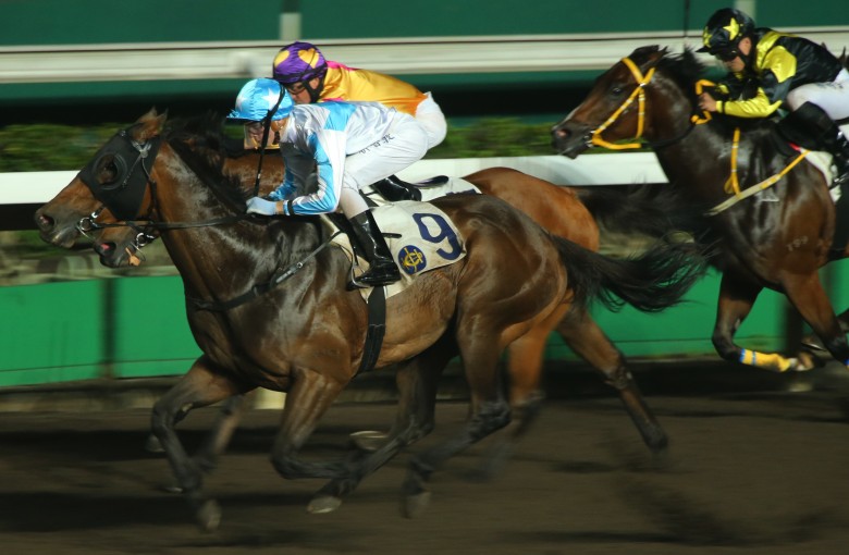 Sam Clipperton and Goldie Flanker swoop over their rivals to win at Sha Tin on Wednesday night. Photos: Kenneth Chan