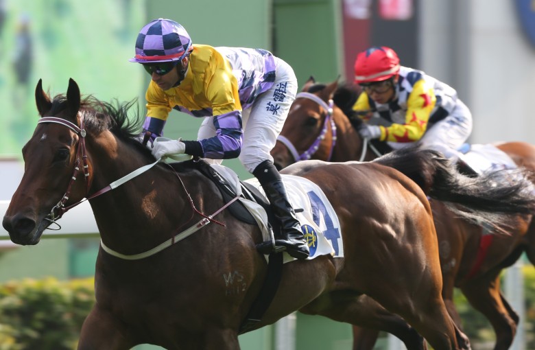 Joao Moreira guides Easy Go Easy Win to victory. Photos: Kenneth Chan