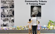 A family pays their respects to Singapore’s former prime minister Lee Kuan Yew at the Tanjong Pagar Community Club. File photo