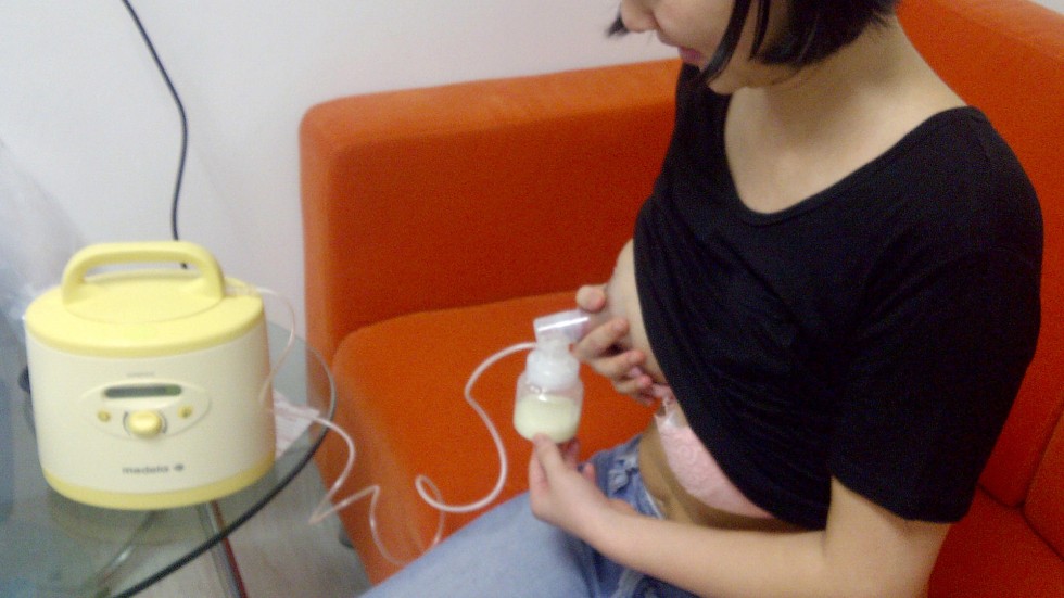 Donors Flock To Chinas First Breast Milk Bank  South -9871
