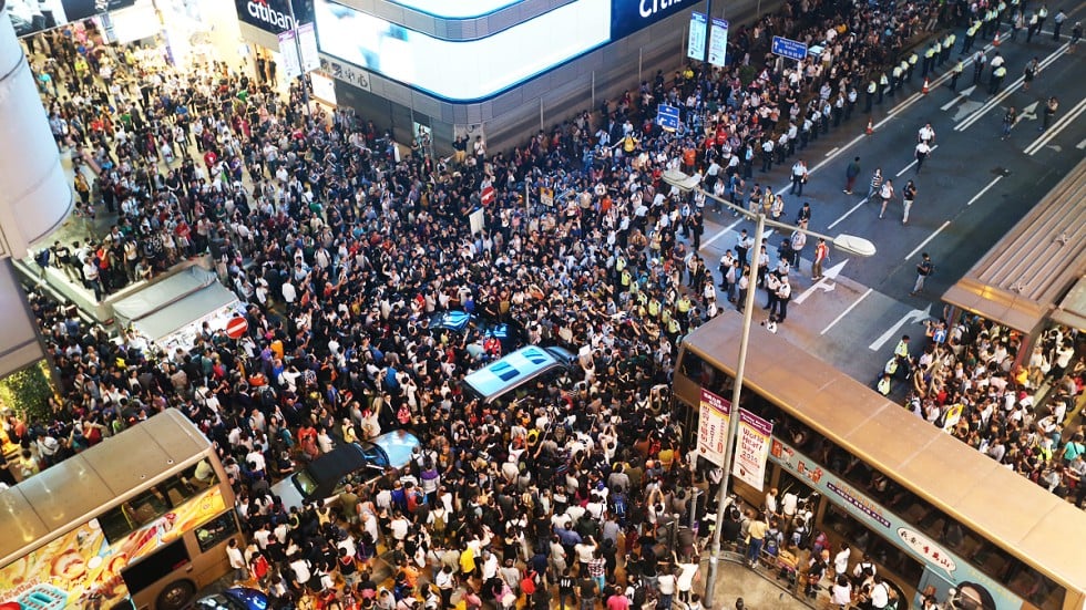 Chaos In Mong Kok As Police Use Batons Pepper Spray To Repel Surge Of Protesters South China 