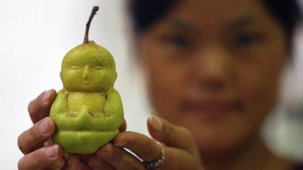 China’s lucky Buddha pears bestselling fruit in Vietnam South