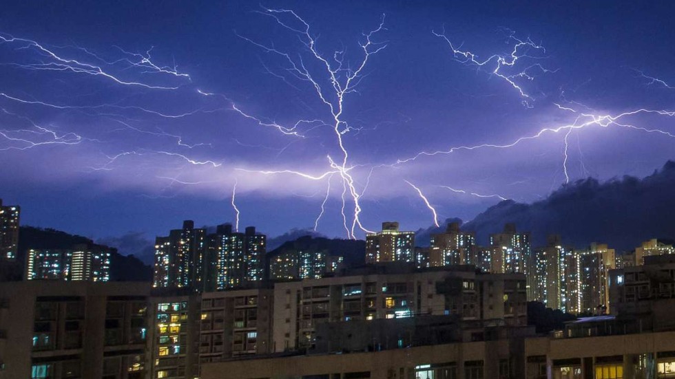 10 000 Flashes Of Lightning Hong Kong Marvels At The Might An Ernest Kao