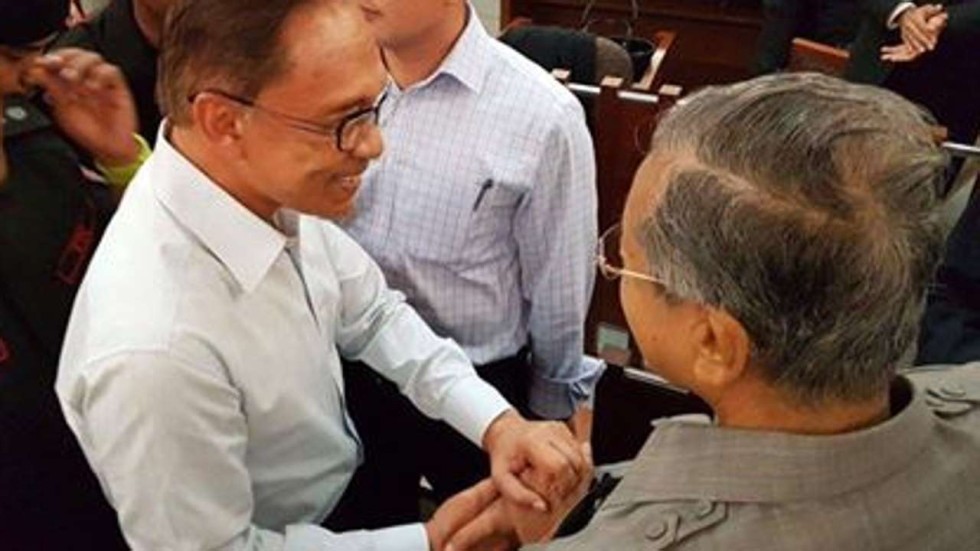 With a handshake and smile, Malaysia’s old foes Mahathir ...