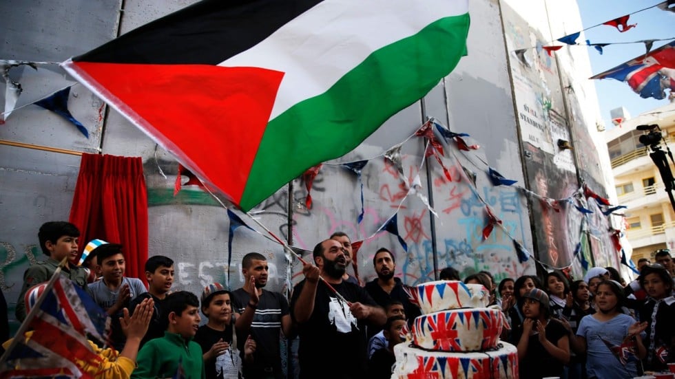 Resultado de imagen para banksy palestine party