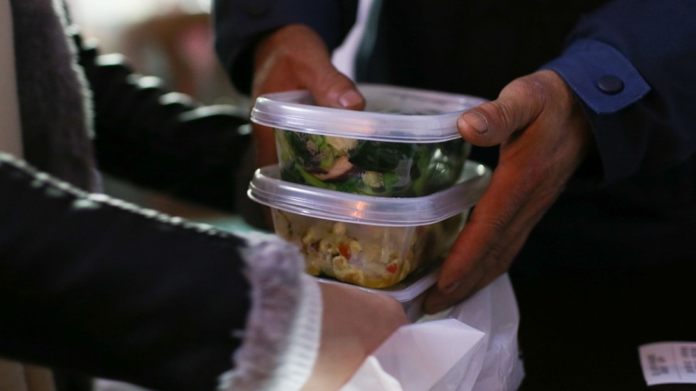 Chinese people turn to food delivery app for Lunar New Year banquets