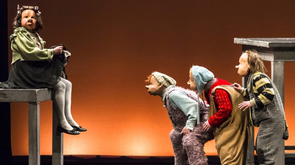 Infinita By Familie Floz Is A Comedy And Physical Visual Mosaic About The First And Last Moments Of Life Infinita By Familie Floz Is A Comedy And Physical Visual Mosaic About The First And Last Moments Of Life