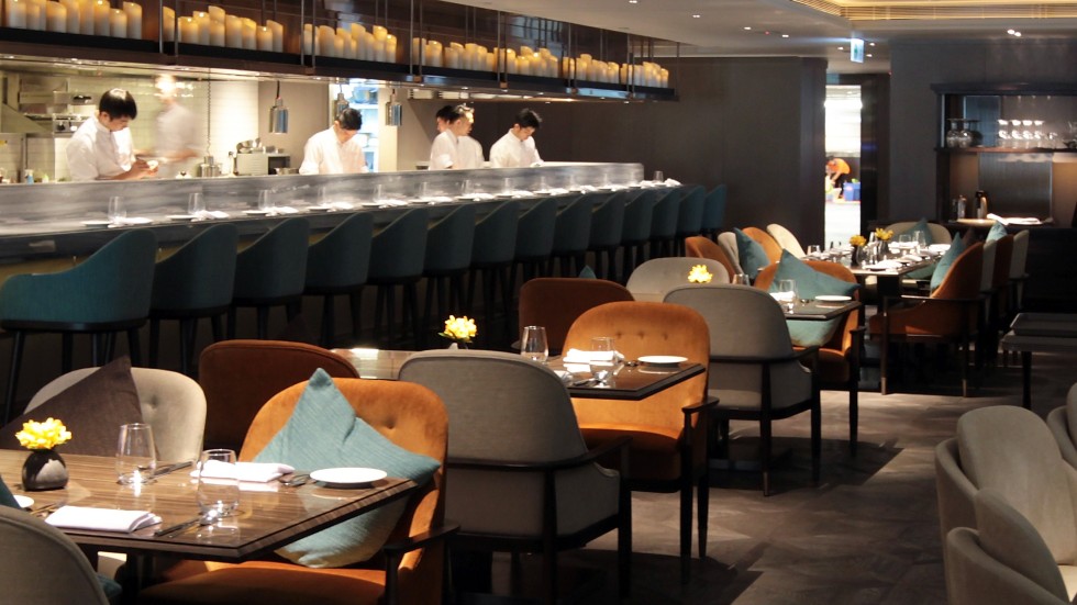 Î‘Ï€Î¿Ï„Î­Î»ÎµÏƒÎ¼Î± ÎµÎ¹ÎºÏŒÎ½Î±Ï‚ Î³Î¹Î± Four Seasons Hotel Hong Kong Sets World Record for Most Michelin Stars Under One Roof