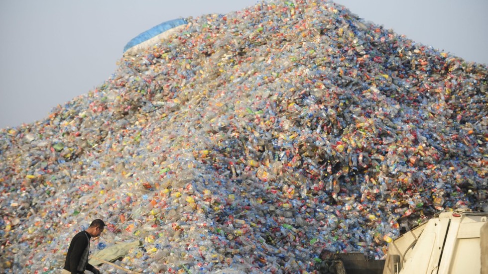 China’s plastic waste import ban forcing US and Japan to rethink