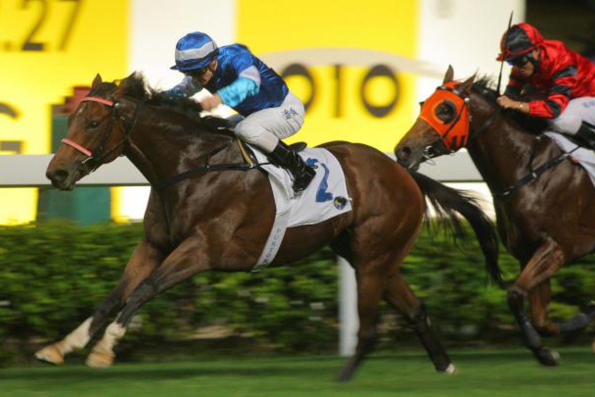 Zac Purton pilots Legendary Dragon to win the last race at Happy Valley and continue the Aussie's excellent form. Photo: Kenneth Chan