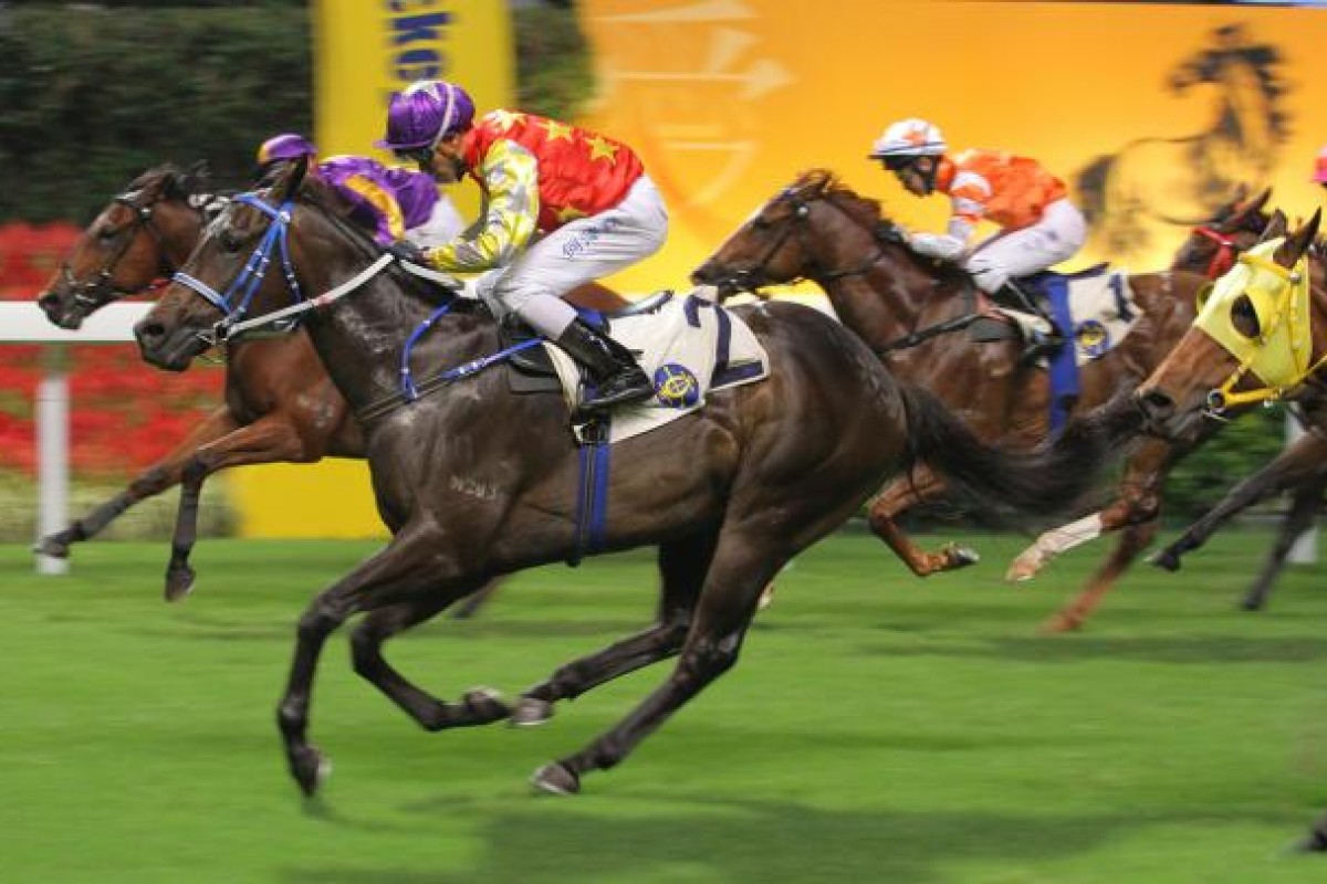 Apprentice Vincent Ho coasts to an easy victory aboard Silver Osmanthus to win the Community Chest Cup. Photo: Kenneth Chan