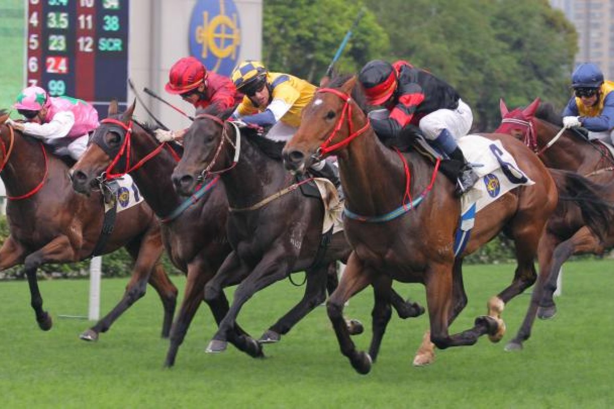 Brett Prebble (middle) glances at Douglas Whyte, who pushes Sea Dragon hard to beat Sterling City on the line in a rich Class Two contest at Sha Tin. Photo: Kenneth Chan