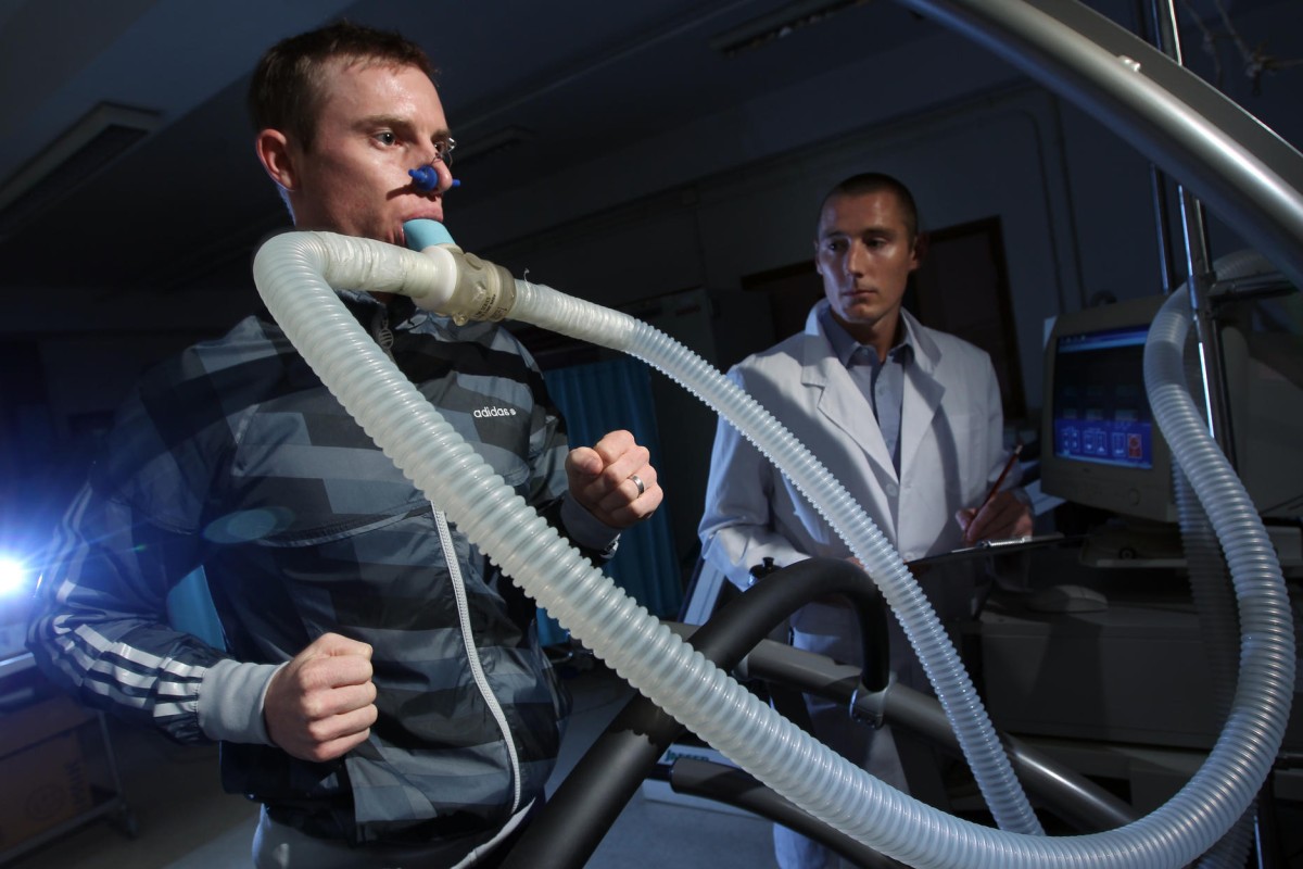 Zac Purton pushes himself to the max on the treadmill in a fitness test. Photo: Felix Wong