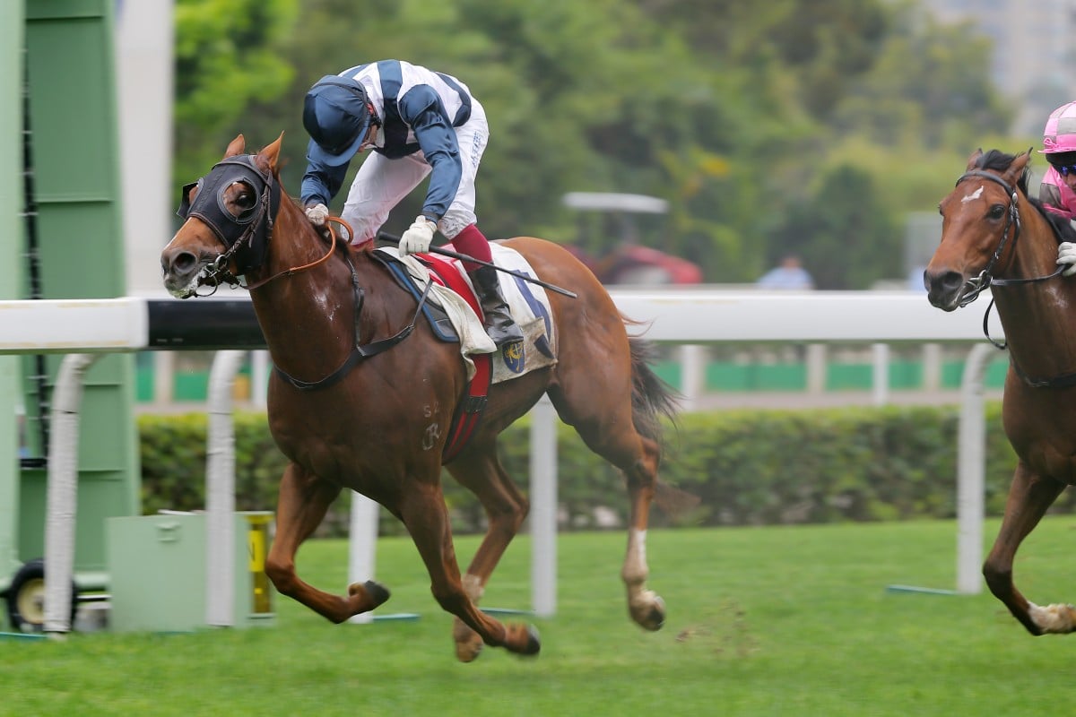 Olivier Doleuze wins on Fire Starter in the colours of Ben Keswick, most prominently carried by 2013 English 1000 Guineas winner Sky Lantern.