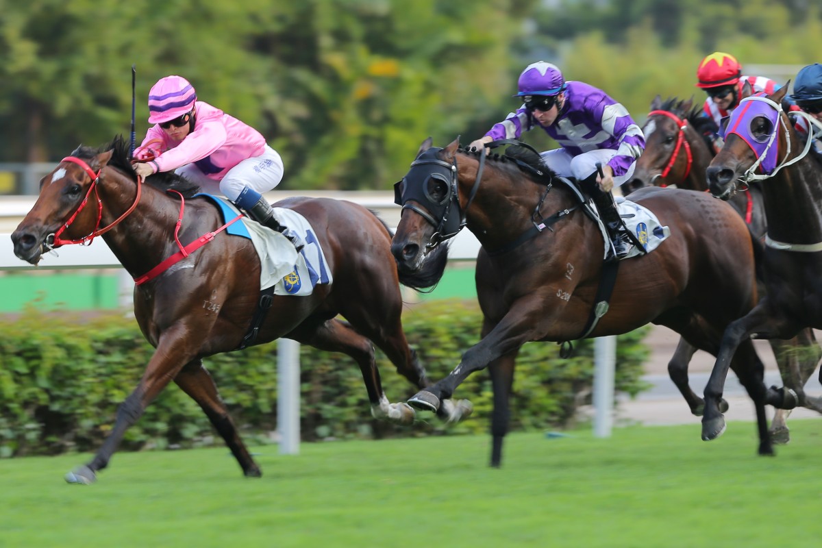 Lucky Year fights back to fend off a gallant Strathmore. Photo: Kenneth Chan