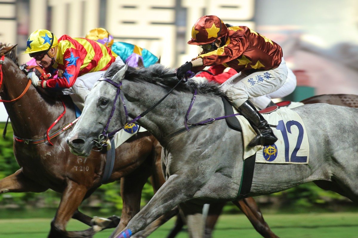 Golden Chopsticks and Alex Lai snatch victory in the last stride at Happy Valley on Wednesday night. Photos: Kenneth Chan