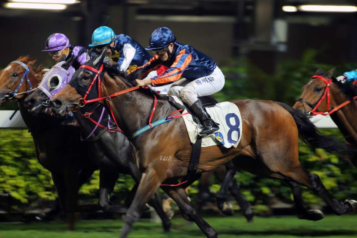 Keith Yeung storms to the line aboard Red Marvel in the last race to complete trainer John Size’s treble for the night. Photos: Kenneth Chan