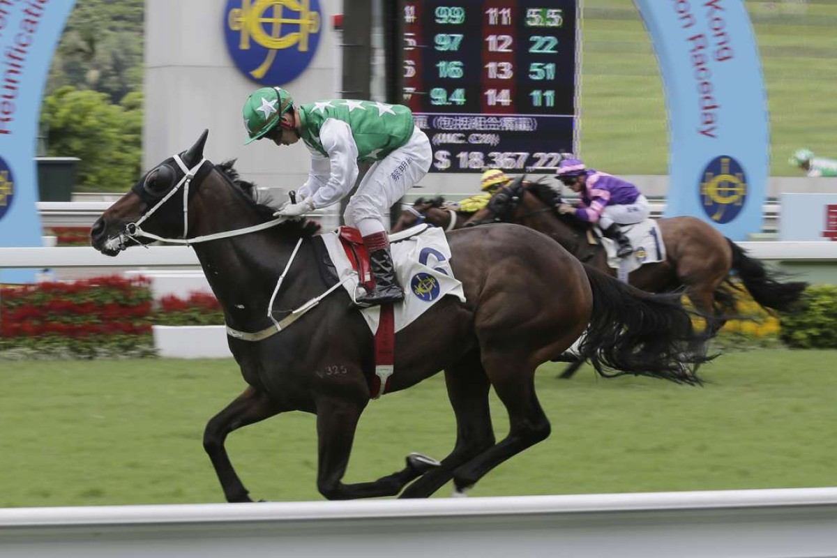 Pakistan Star (Matthew Chadwick) produces a standout performance in the Griffin race at Sha Tin. Photos: Kenneth Chan