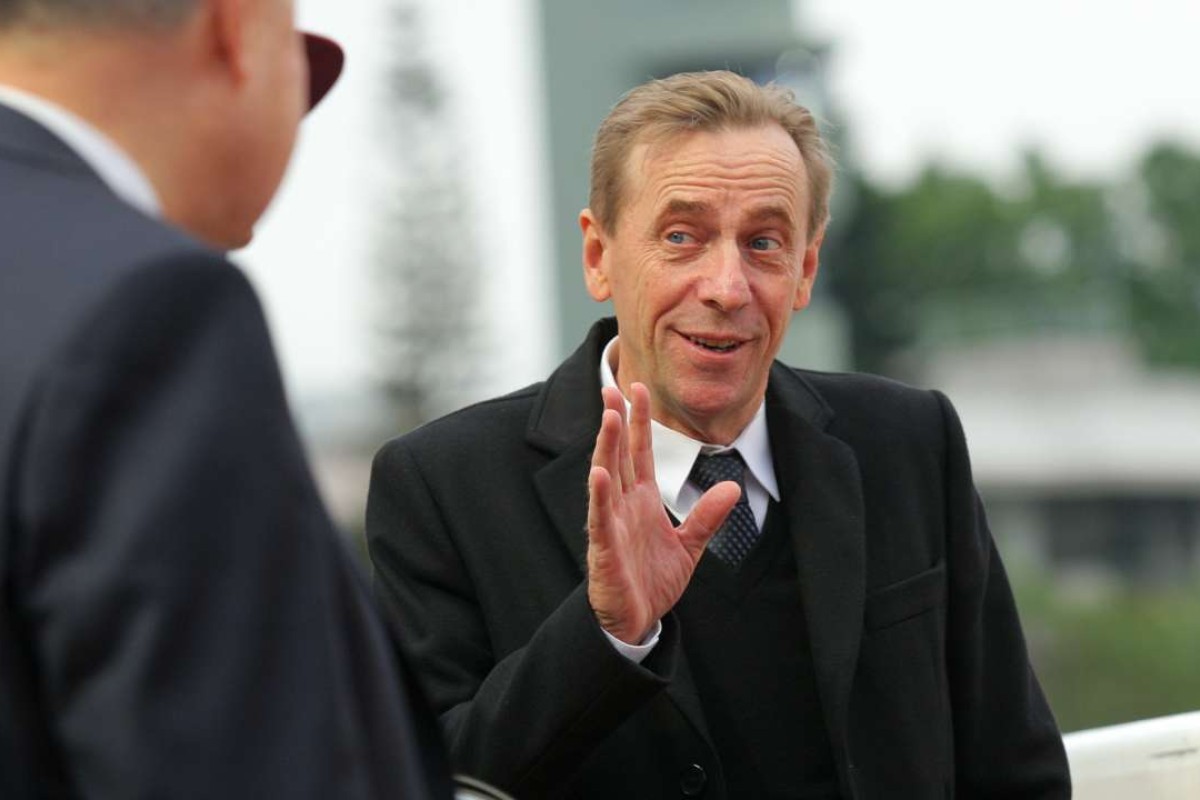 John Size talks to winning connections at Sha Tin on Saturday. Photos: Kenneth Chan