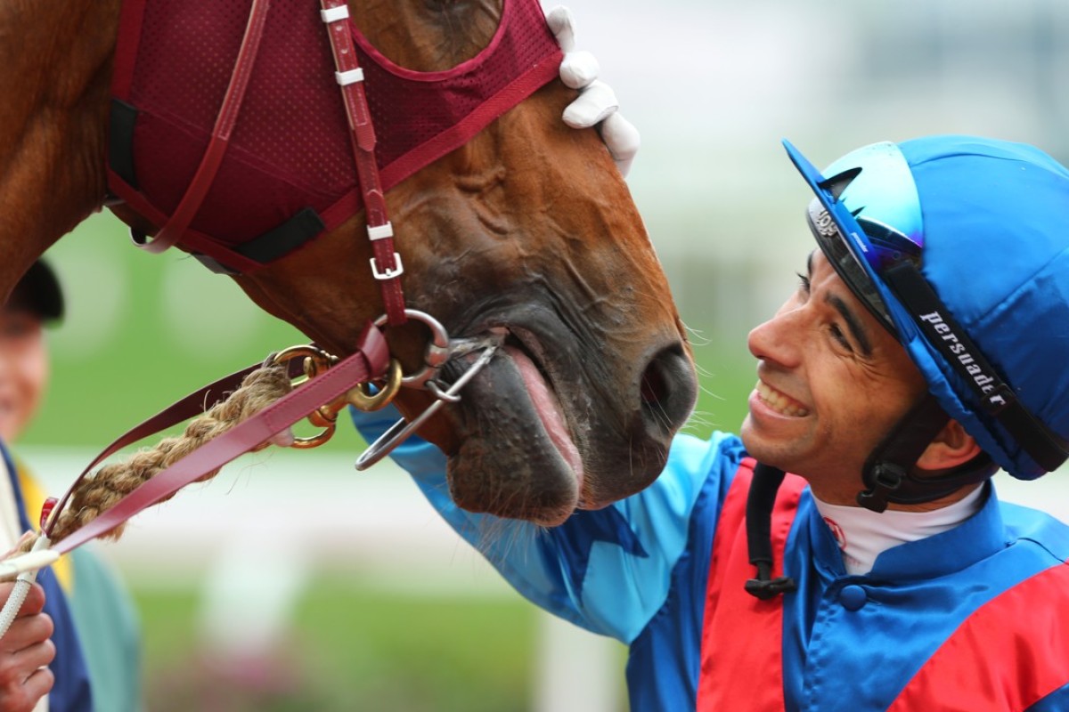 Joao Moreira shows his affection for Rapper Dragon. Photos: Kenneth Chan