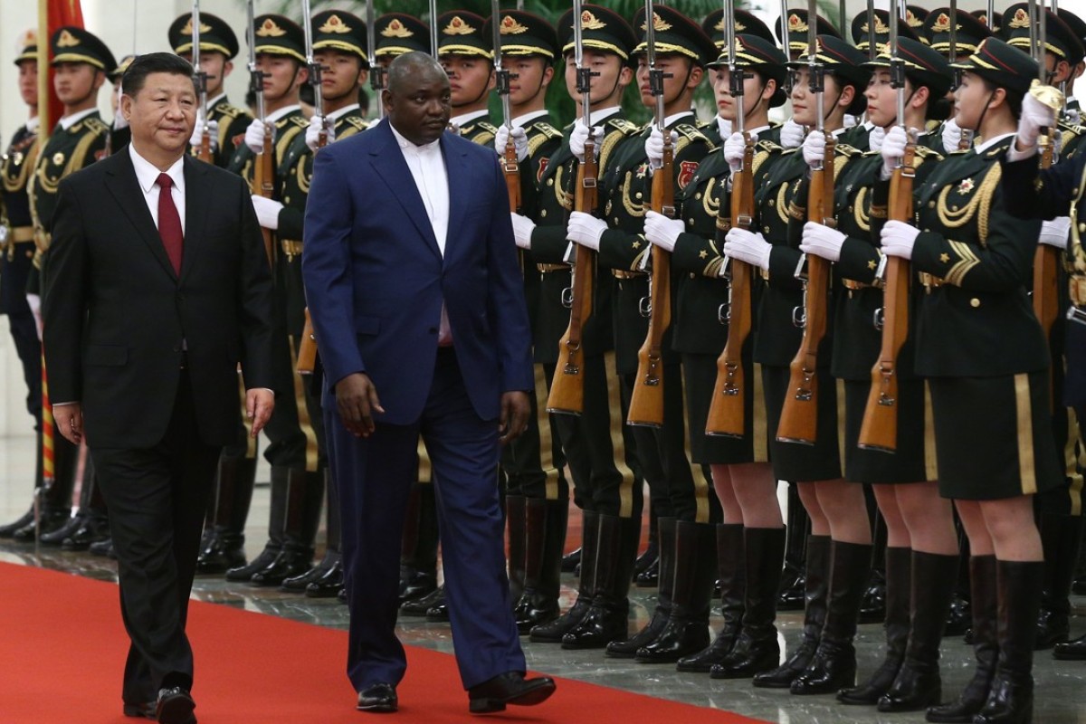 Chinese President Xi Jinping and Gambian President Adama Barrow walk pass the People's Liberation Army honour guard during a welcoming ceremony in Beijing. Photo: EPA