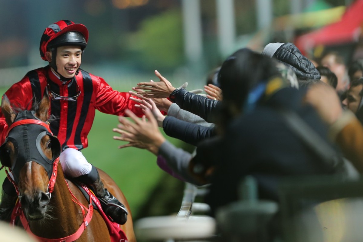 Jack Wong celebrates with the fans after winning aboard Dinozzo on Wednesday night. Photos: Kenneth Chan