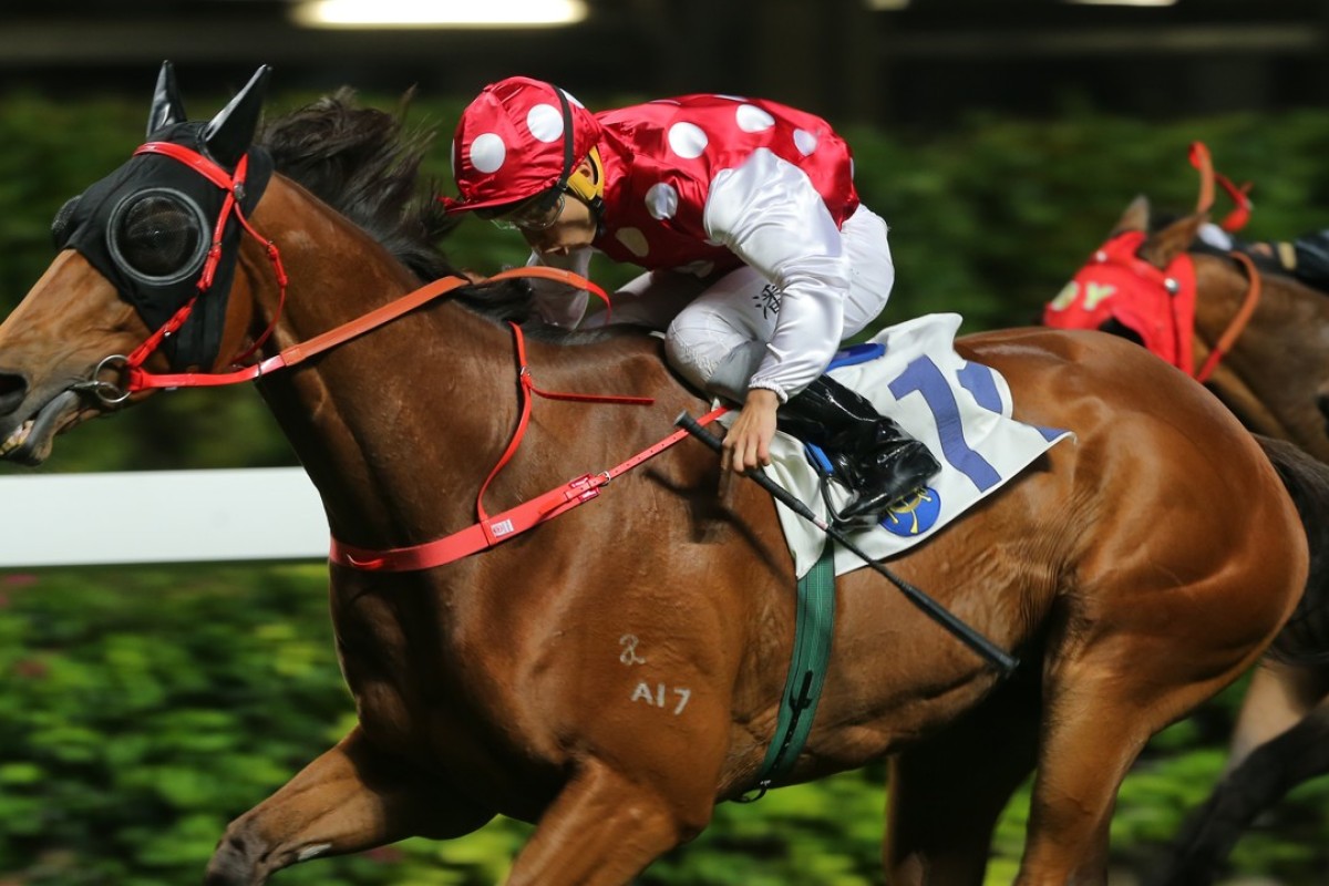 Matthew Poon guides Don’t Miss to victory at Happy Valley on April 18. Photos: Kenneth Chan