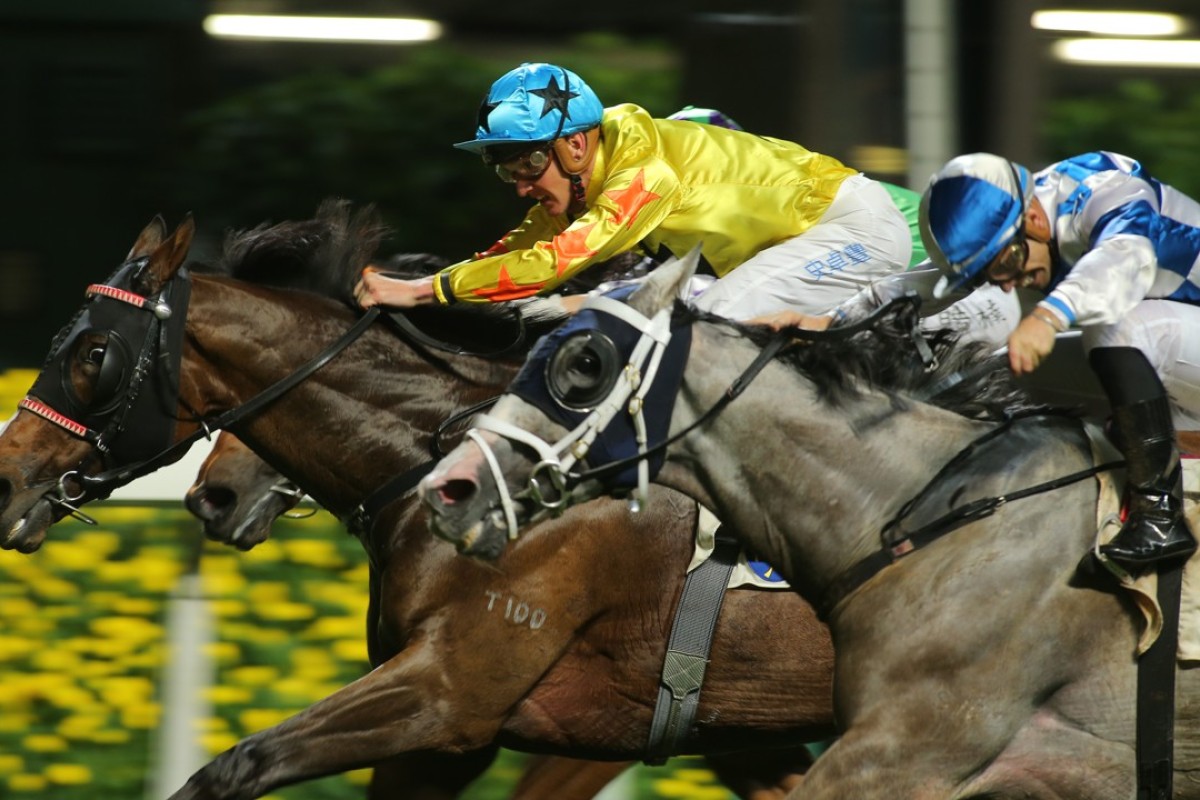 Outlawed (left) edges out Silverfield (right) at Happy Valley in May. Photos: Kenneth Chan