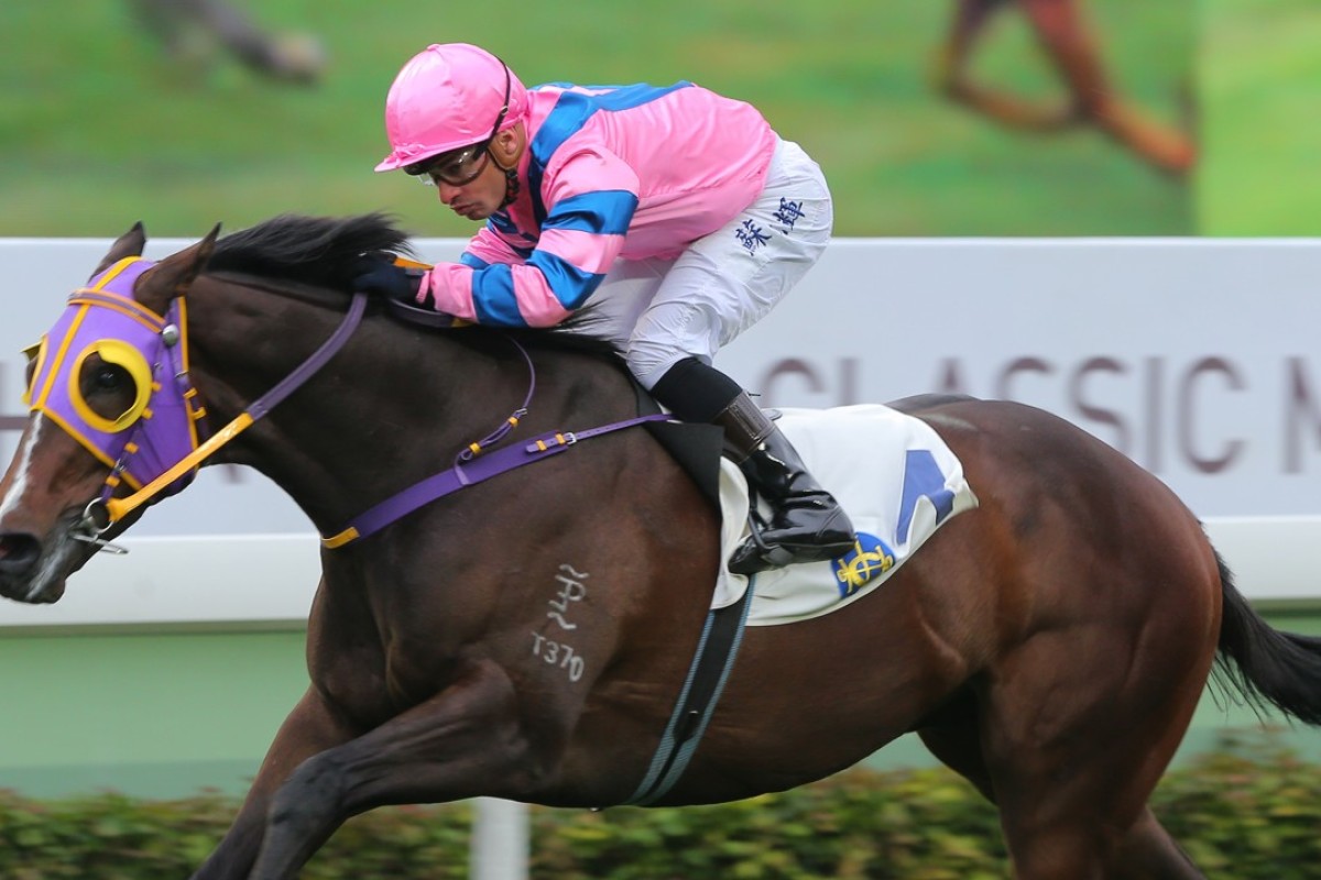 Silvestre de Sousa guides Friends Of Ka Ying to victory in January 2016. Photos: Kenneth Chan