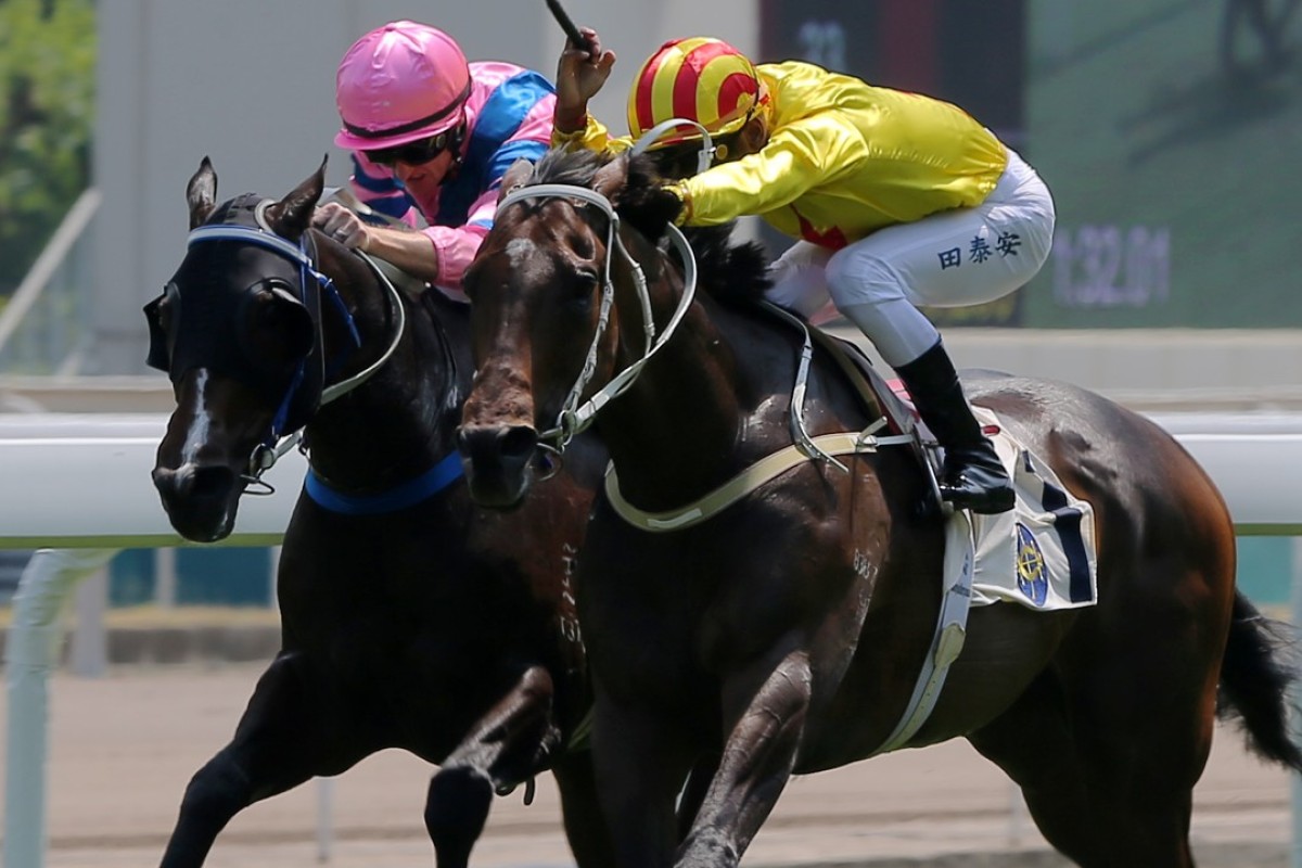 Circuit Number Two (right) sees off Friends Of Ka Ying on Sunday. Photos: Kenneth Chan