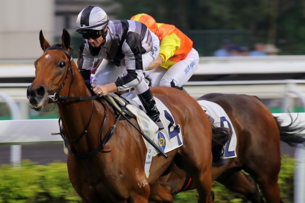 Zac Purton cruises to victory on Little Giant in Class Two company earlier this season. Photos: Kenneth Chan