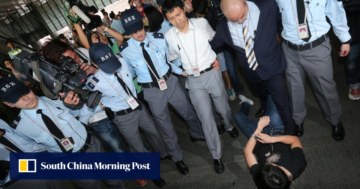 Armed with court order, bailiffs sweep Occupy activists from HSBC site