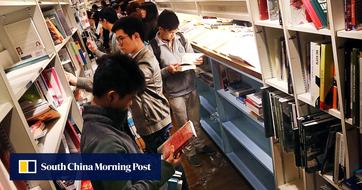 Crowds find deals as Hong Kong's Page One closes Times Square