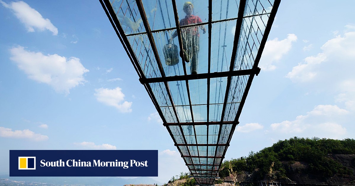 It Looks Smashing Terrifying Glass Bottomed Bridge In China With Stomach Churning Views Of 