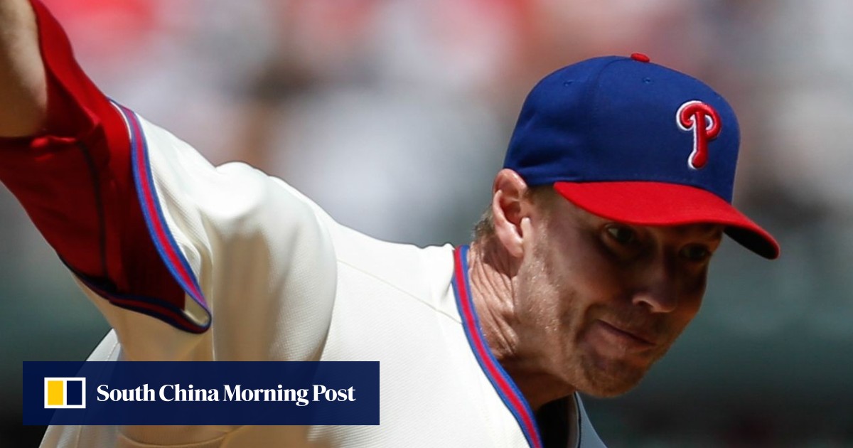 Tributes pour in after baseball legend Roy Halladay dies in plane crash