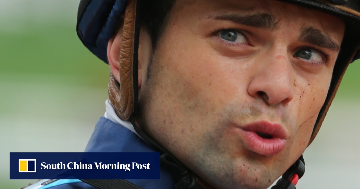 Horse bites man Mister Monte attacks jockey Umberto Rispoli in a race