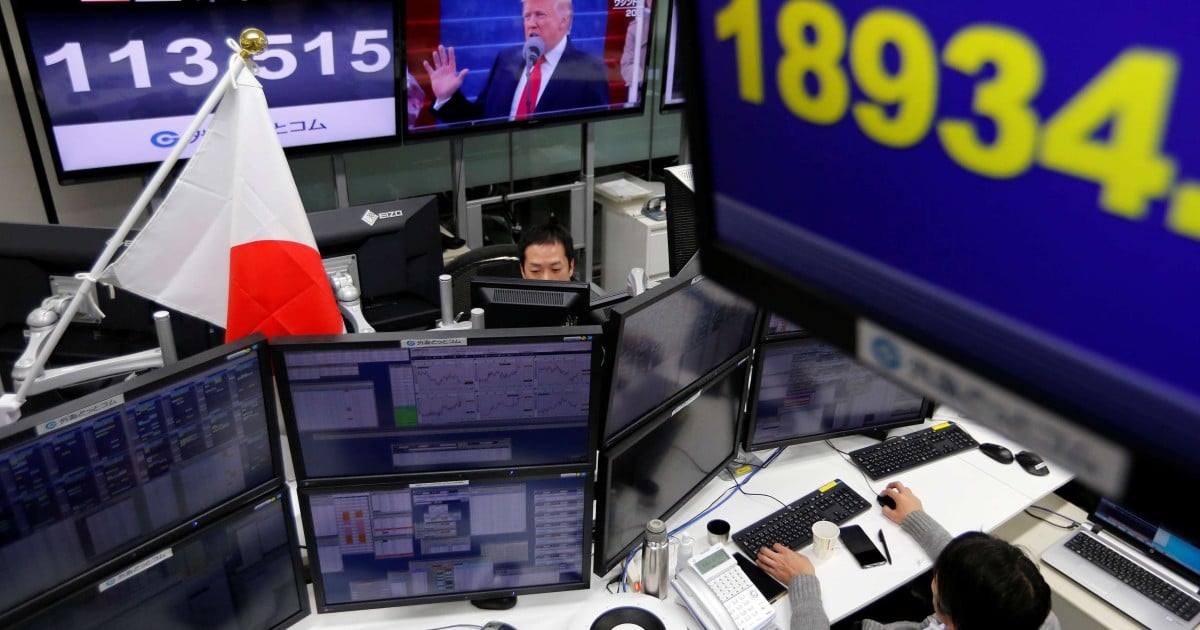 Us Dollar Sinks To 7 Week Low On Uncertainty Caused By Trump South China Morning Post