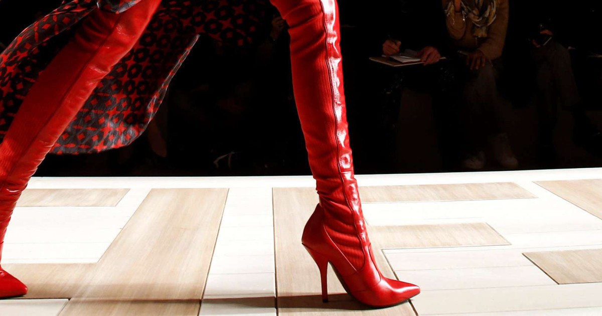 fendi boots red