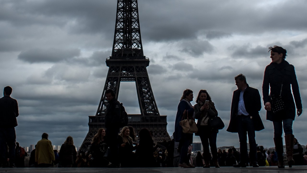 Living In Fear Chinese Are Prime Targets Of Paris Gangs And Violent Muggings Are On The Rise South China Morning Post A chinese tour group was attacked and robbed in paris on thursday evening by four the greater paris region has reported a series of violent muggings and attacks against chinese tourists. paris gangs and violent muggings