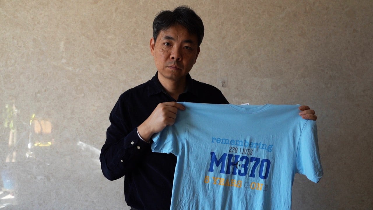 Por qué las familias del MH370 de China siguen buscando a los desaparecidos una década después